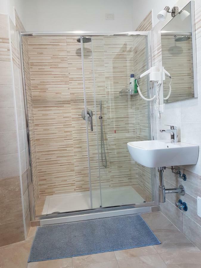 מילאנו Hotel Oregon מראה חיצוני תמונה